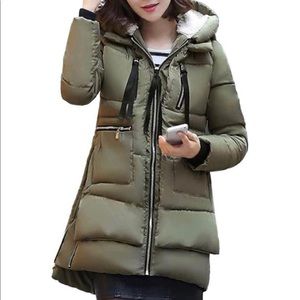 Womens puffer coat NWT